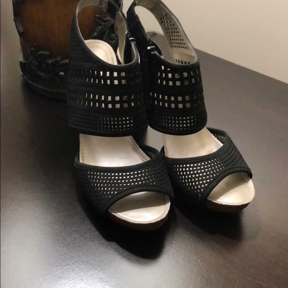 Black sandals 👡